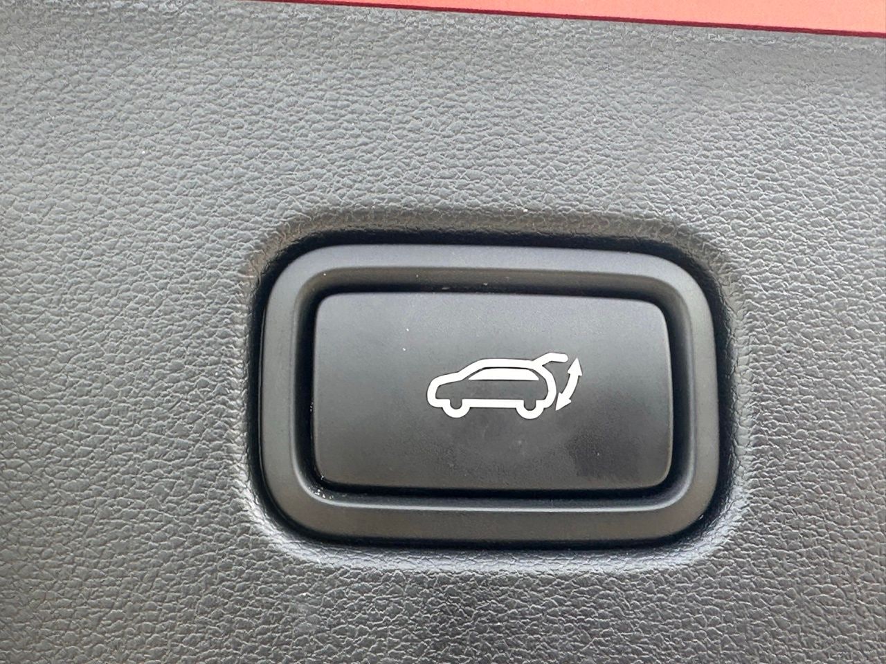 Used 2025 Ultimate Red Hyundai SEL Convenience image 14