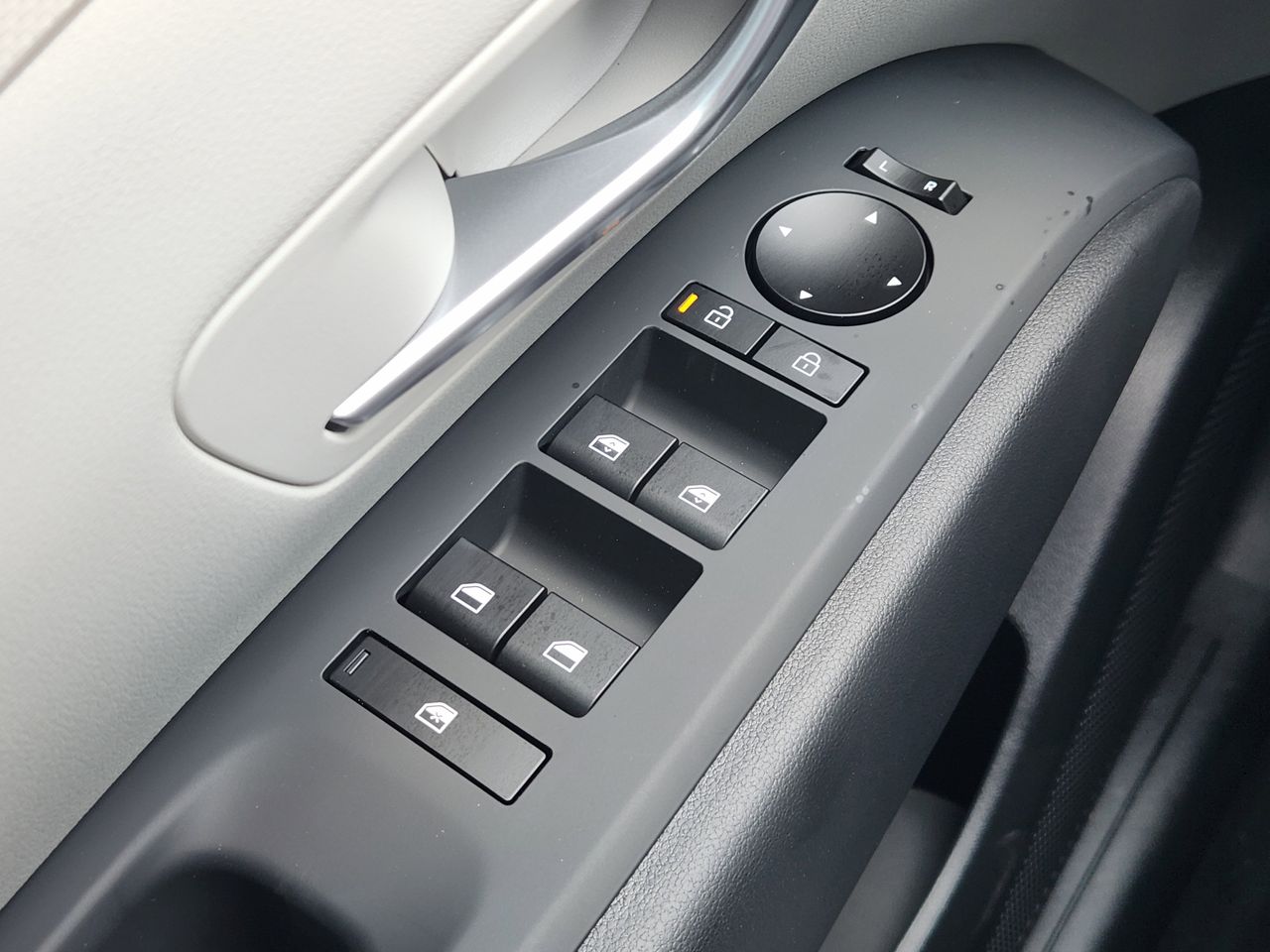 New 2026 S3B Black Hyundai SEL FWD image 22