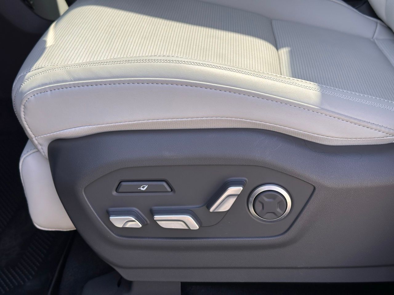 Used 2026 Atlantis Blue Hyundai Calligraphy image 28