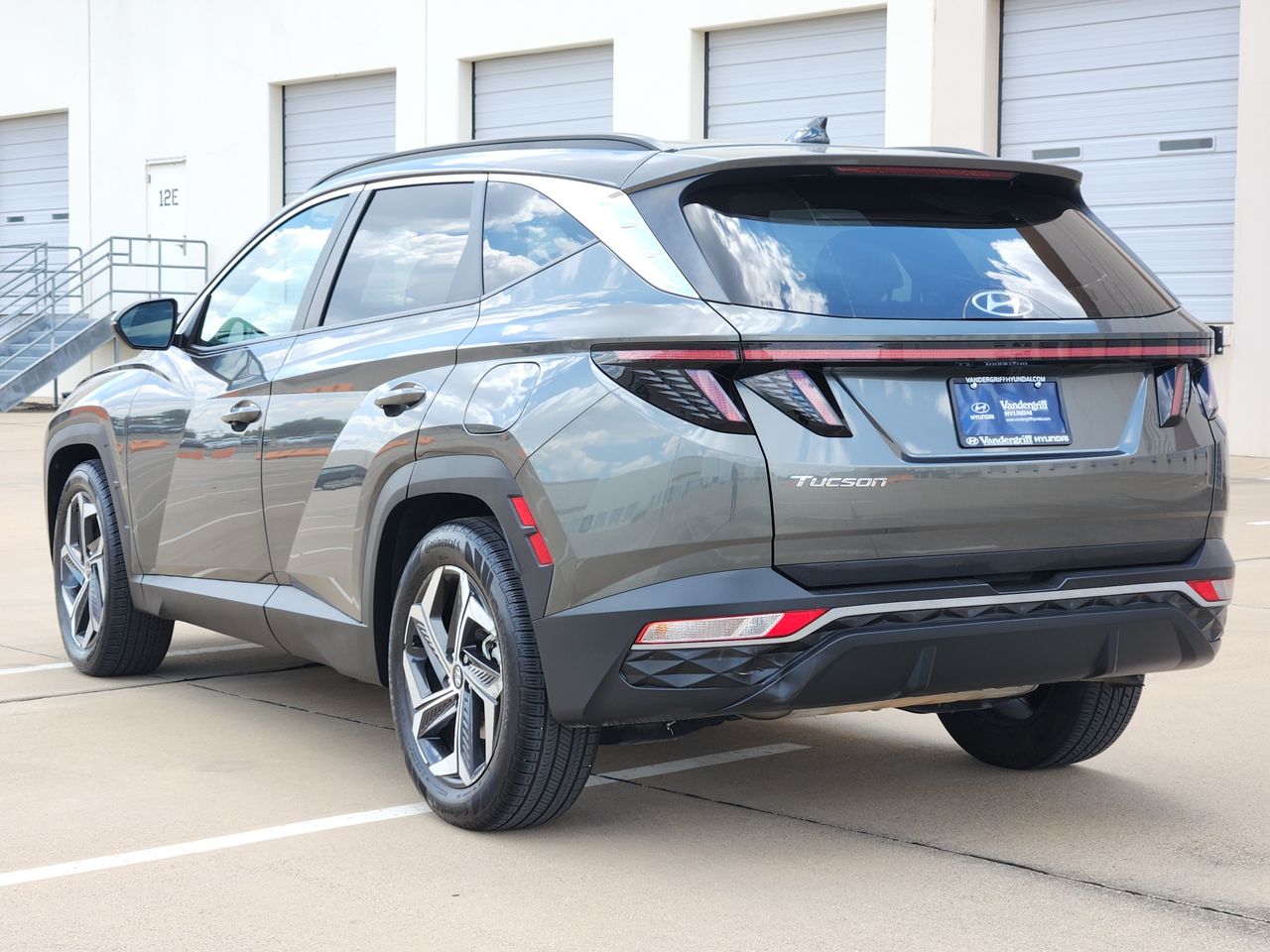 Used 2022 Amazon Gray Hyundai SEL image 4