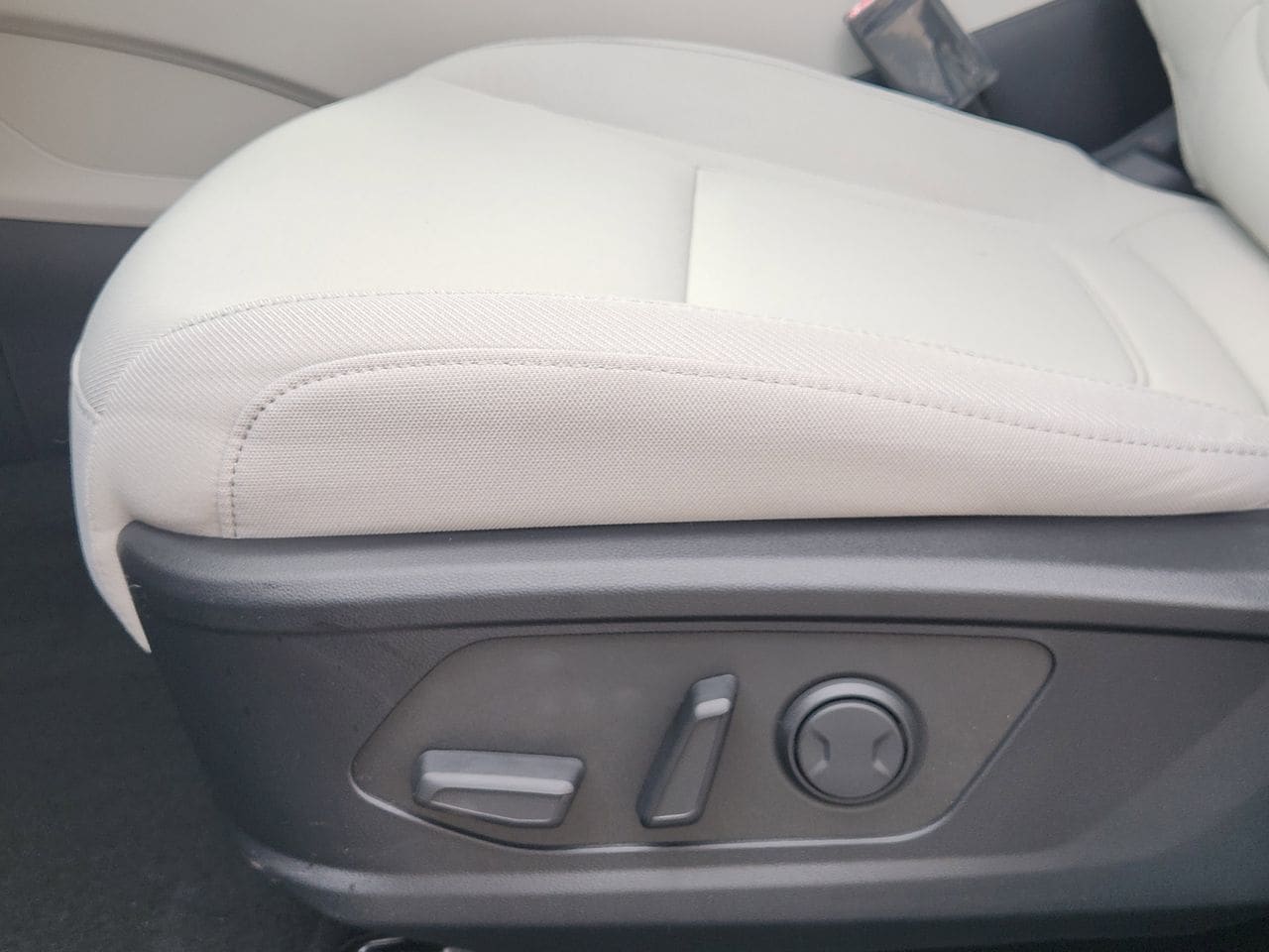 New 2026 S3B Black Hyundai SEL FWD image 23