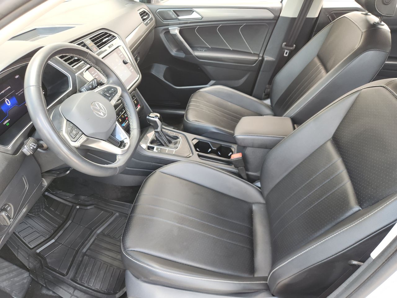 Used 2024 Pure White Volkswagen 2.0T SE image 8