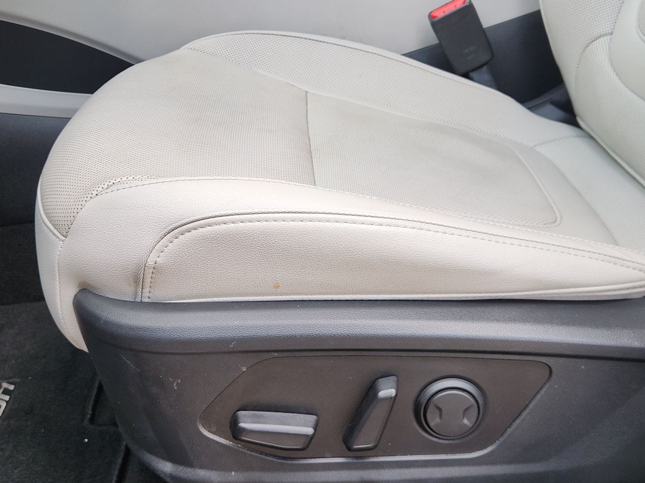 Used 2022 Amazon Gray Hyundai SEL image 22