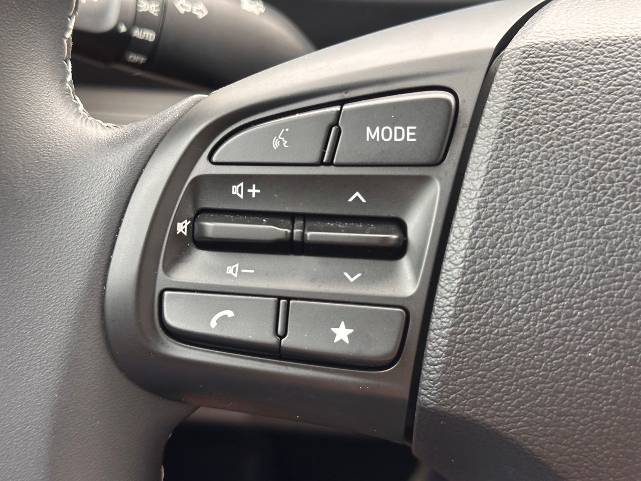 Certified Used 2025 Onyx Black Hyundai SEL image 28