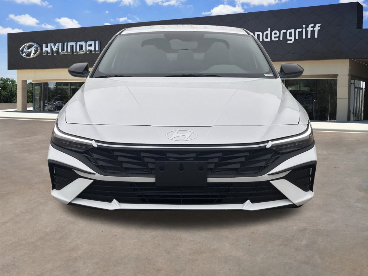 2025 Hyundai Elantra SEL Sport photo 2