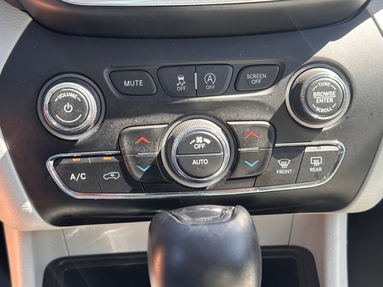 Used 2020 Bright White Jeep Limited image 34