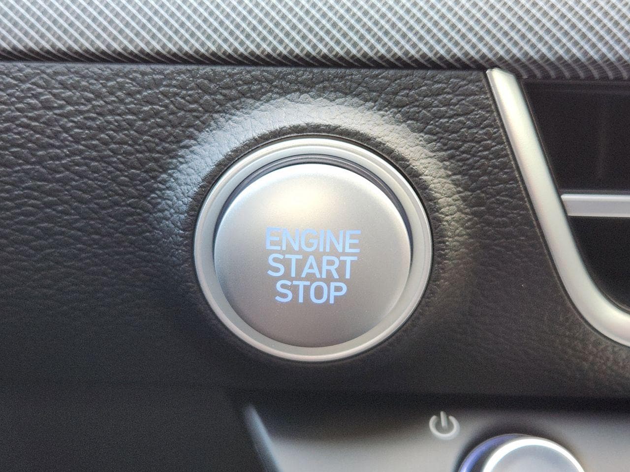 New 2026 T4A Silver Hyundai SEL Sport image 15