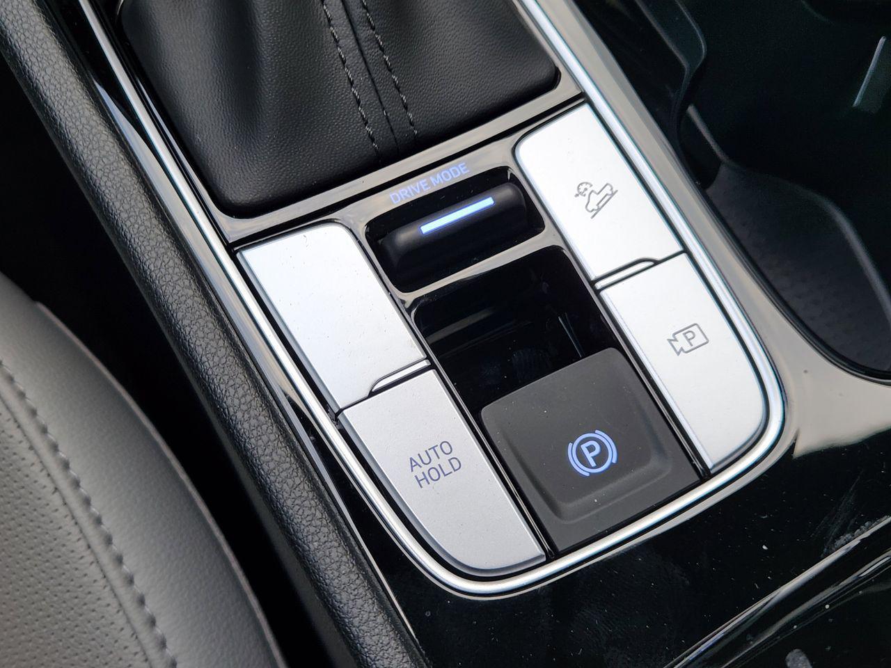 New 2026 SAW White Hyundai SEL FWD image 17