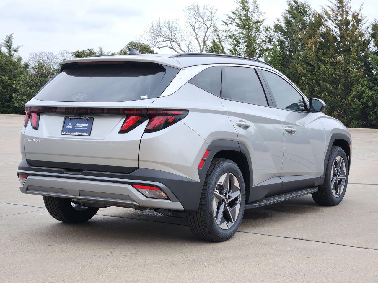 New 2026 R2T Silver Hyundai SEL FWD image 4