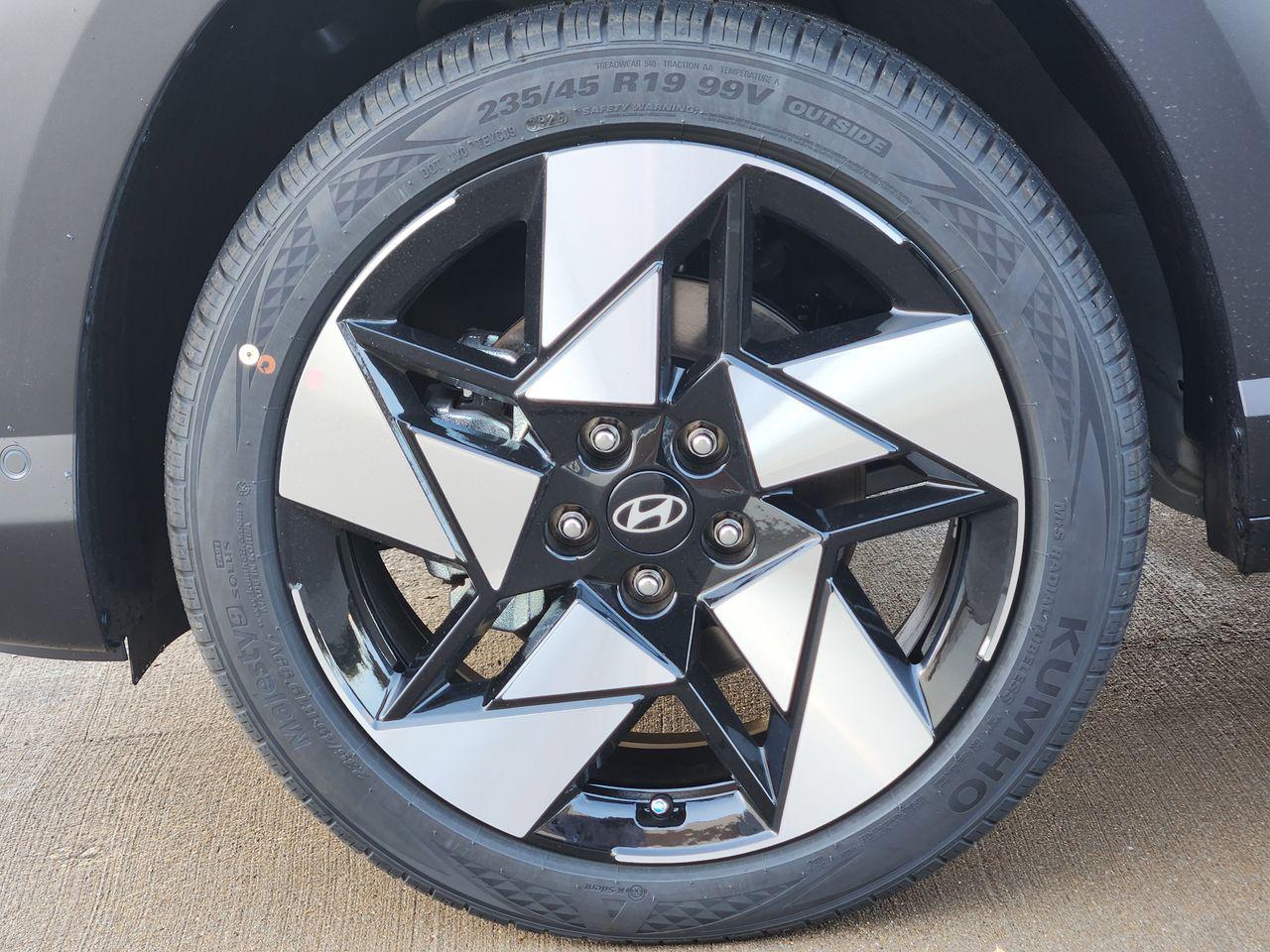 New 2026 A2B Black Hyundai Limited FWD image 7