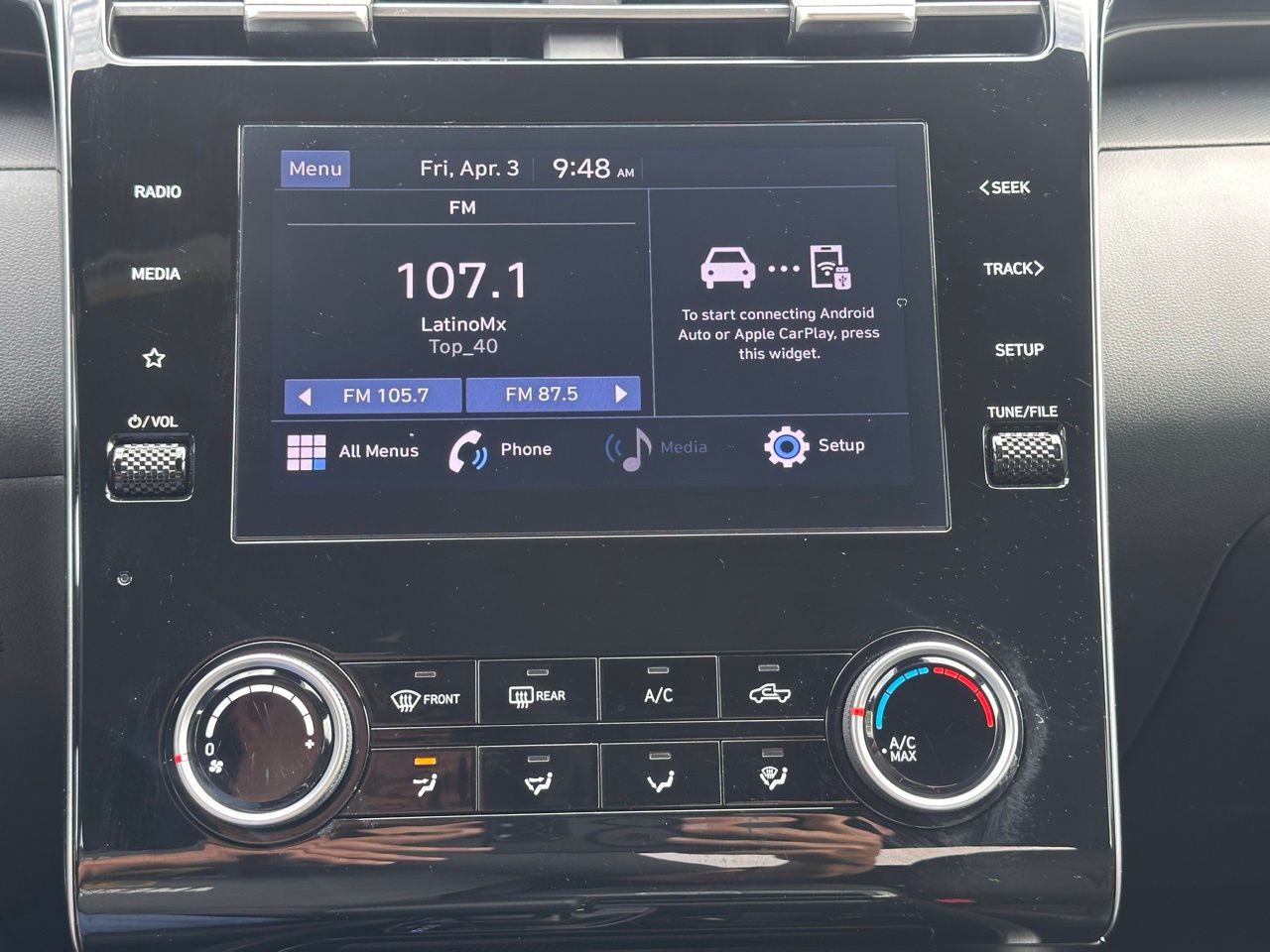 Certified Used 2022 Hampton Gray Hyundai SE image 28