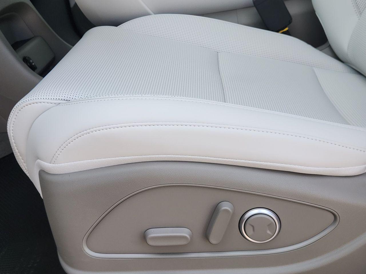 New 2027 Creamy White Pearl Hyundai SEL FWD image 22