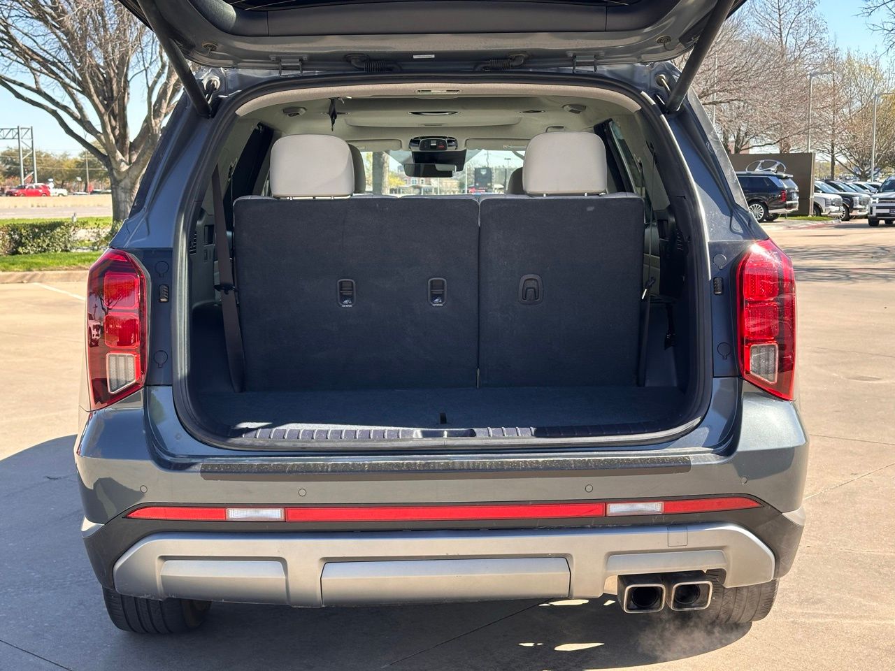 Used 2025 Graphite Hyundai Limited image 16