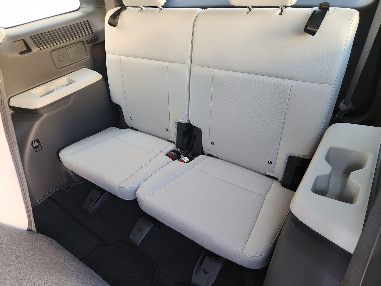 New 2027 Ecotronic Gray Hyundai SE FWD image 29