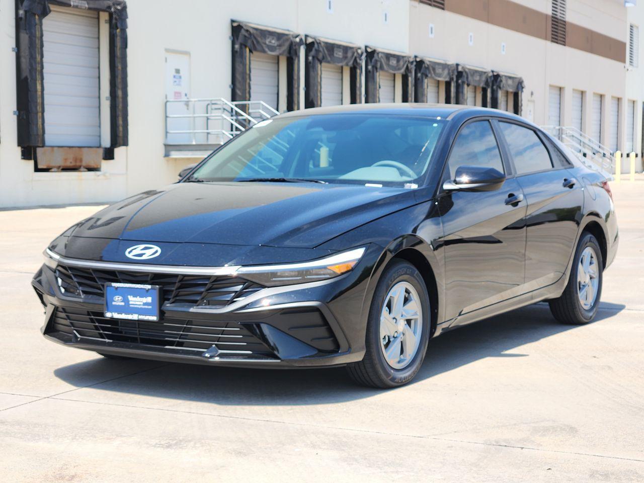New 2026 Abyss Black Hyundai SE image 2