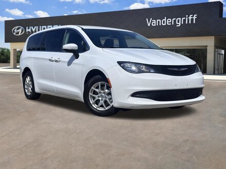 2023 Chrysler Voyager LX Van Passenger Van