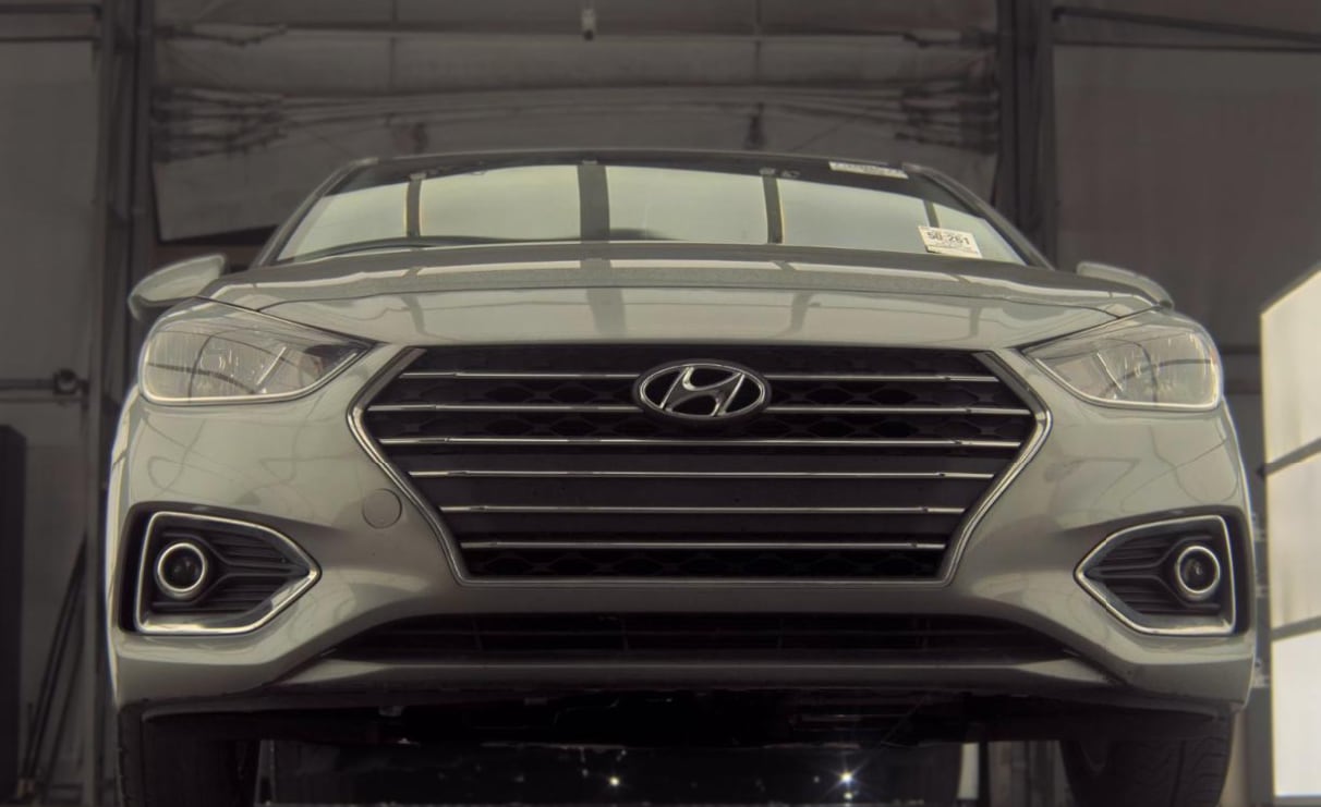 Used 2022 Forge Gray Hyundai SEL image 3
