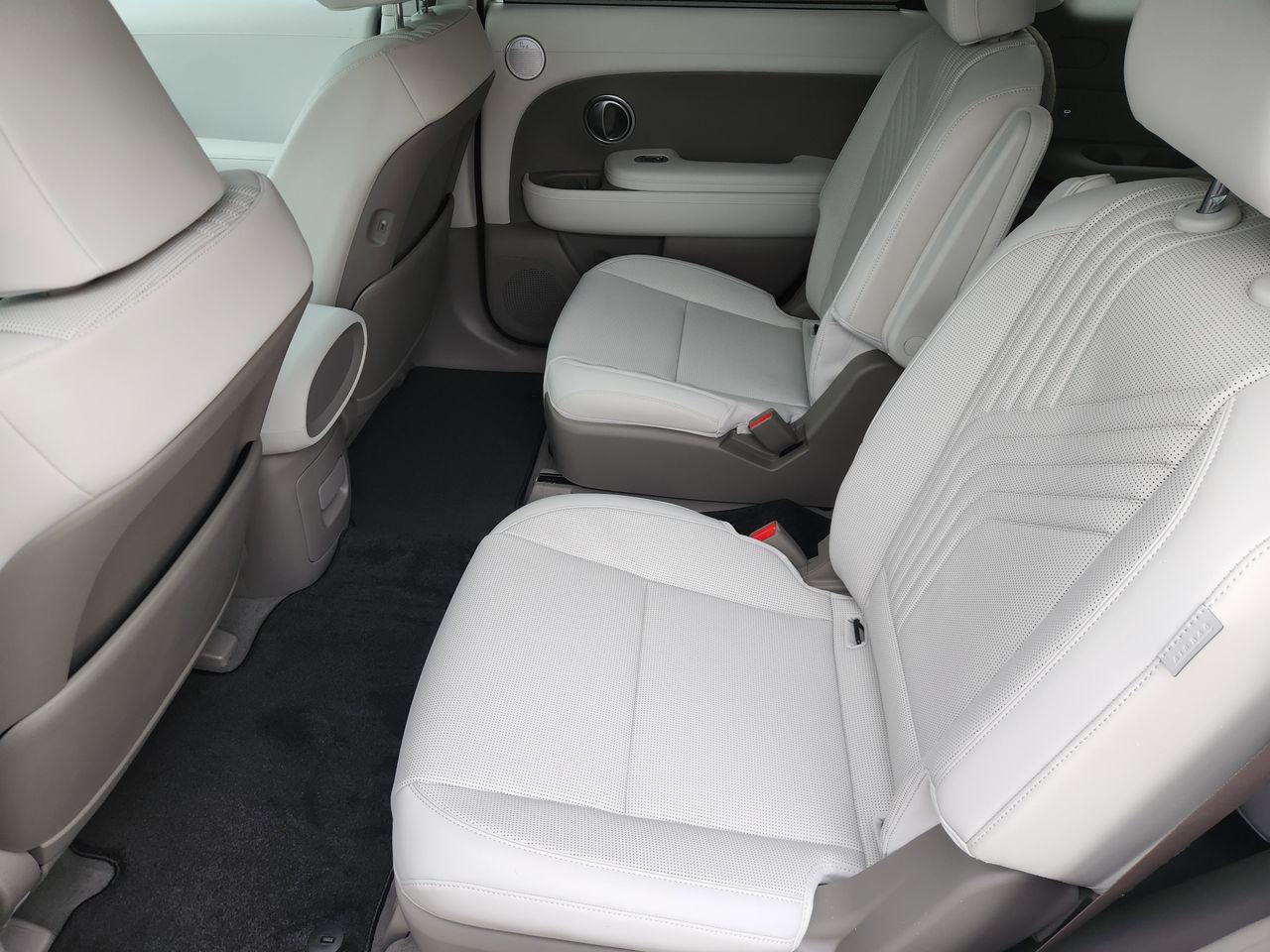 New 2026 Creamy White Pearl Hyundai Blue SEL 7P image 29