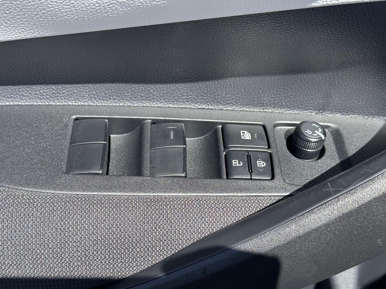 Used 2026 Ruby Flare Pearl Toyota SE image 22