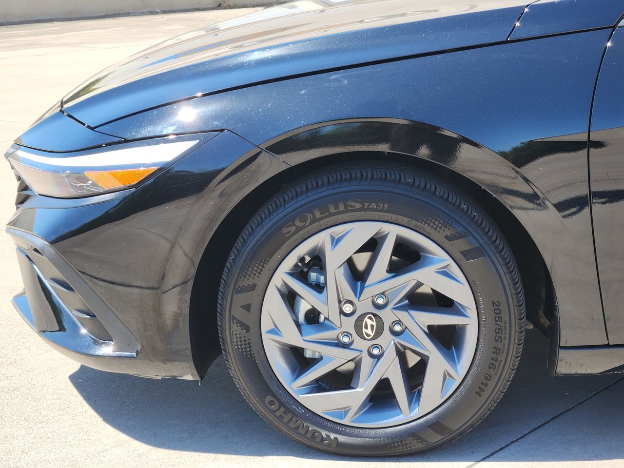 Certified Used 2024 Abyss Black Hyundai Blue image 5