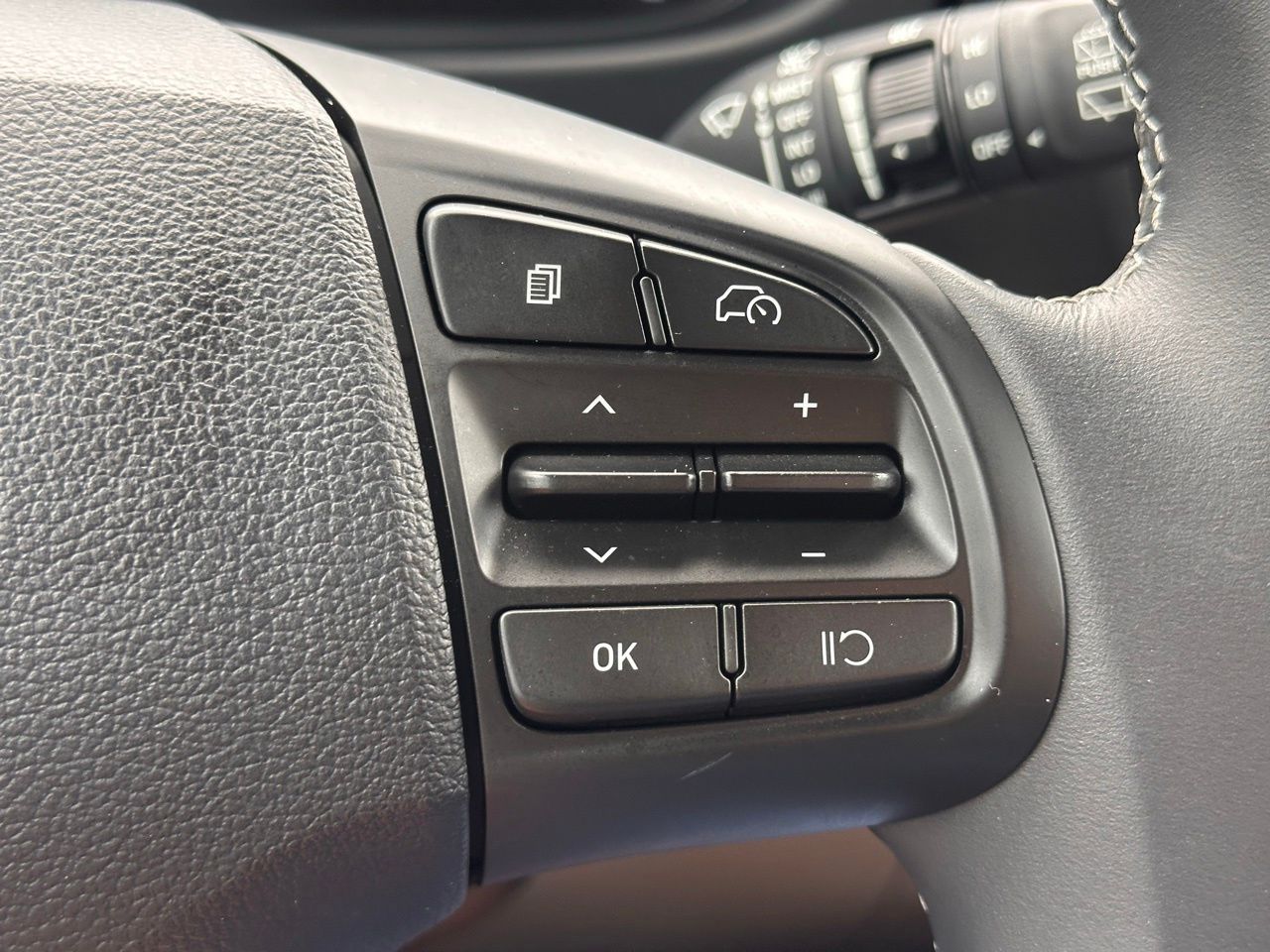 Certified Used 2025 Onyx Black Hyundai SEL image 27