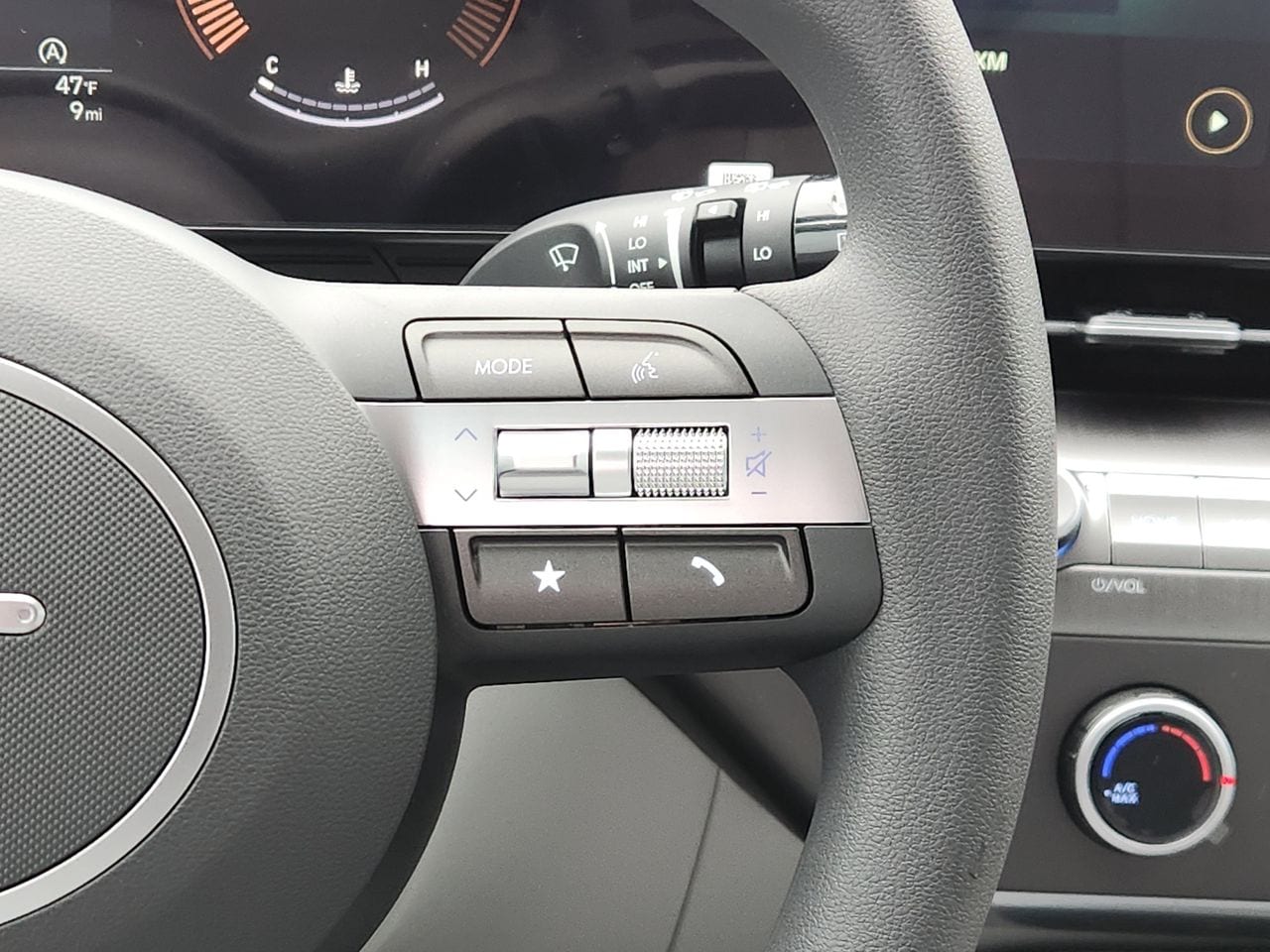 New 2026 SAW White Hyundai SE FWD image 27