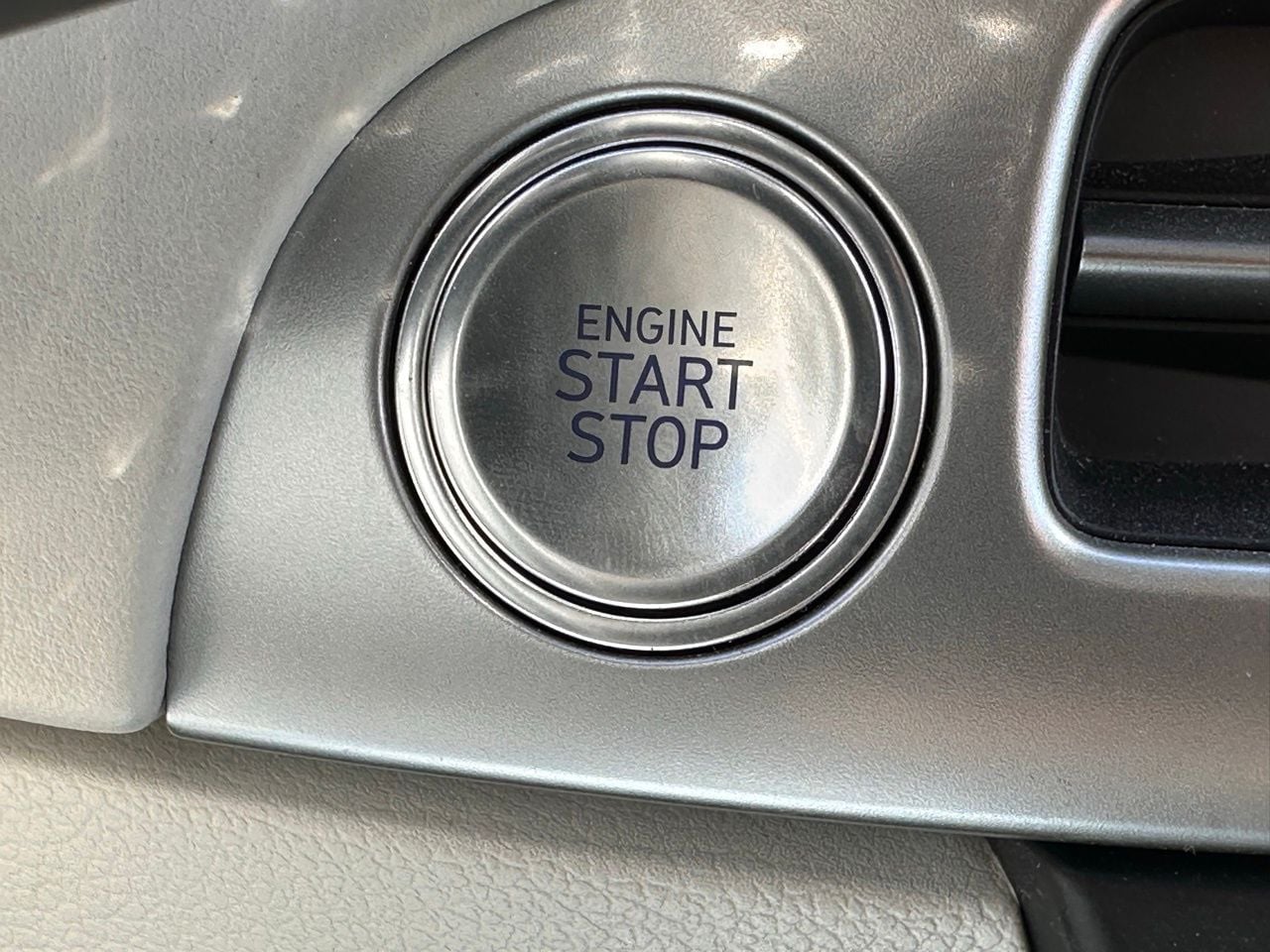 Used 2025 Graphite Hyundai Limited image 42