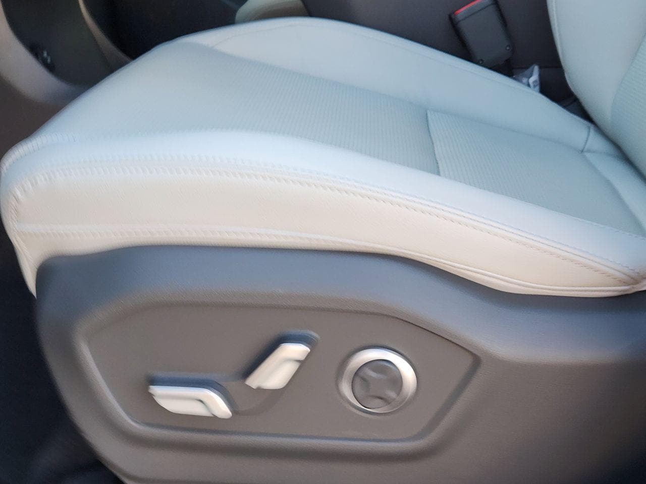 New 2026 NT2 Gray Hyundai Limited FWD image 23