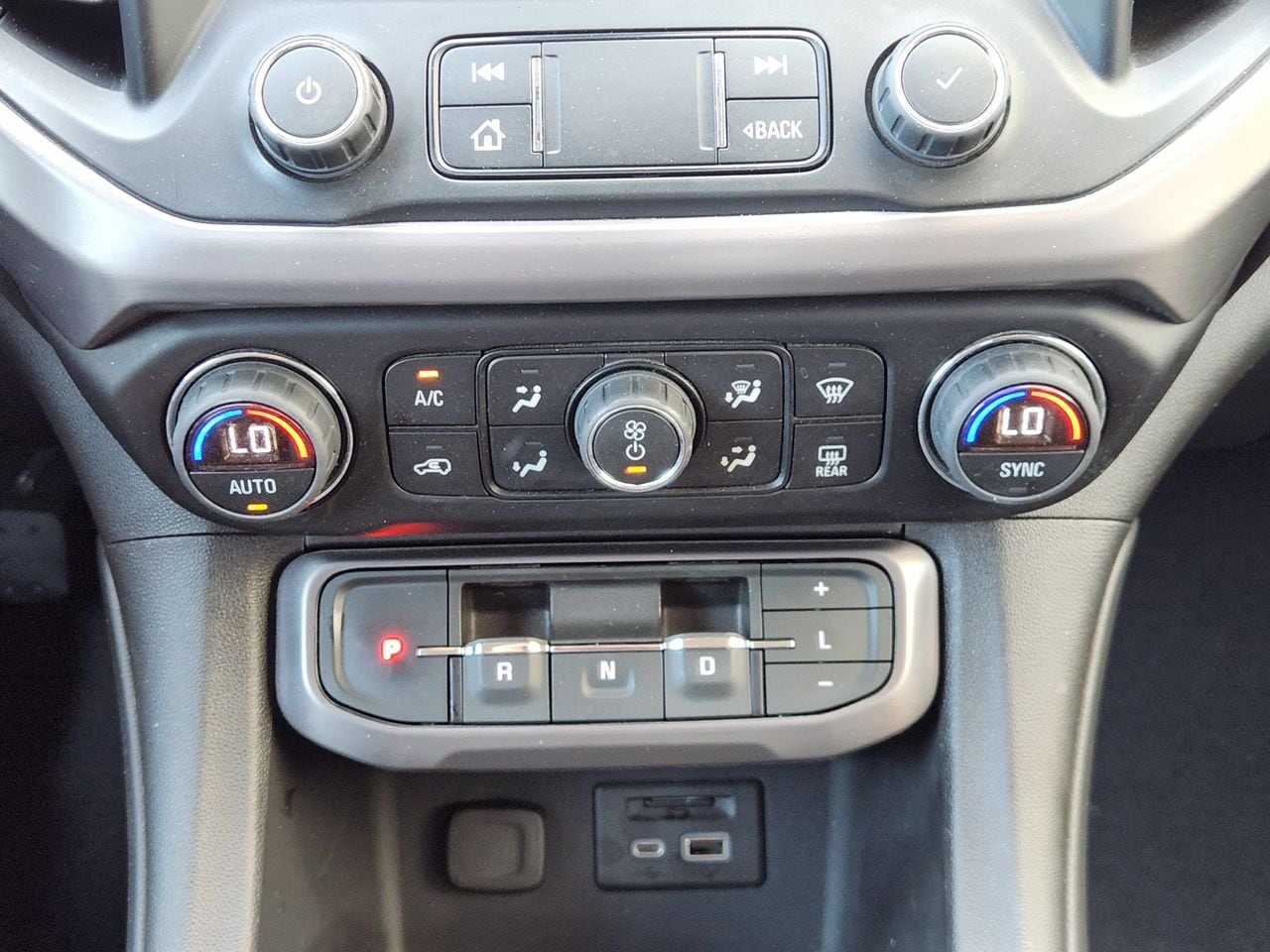 Used 2023 Ultra Blue GMC AT4 image 16