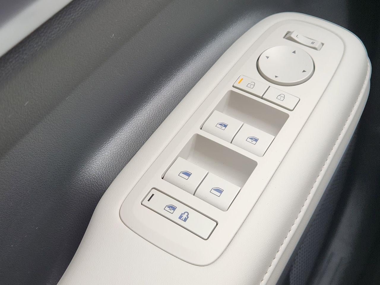 New 2026 W6H White Hyundai SEL FWD image 21