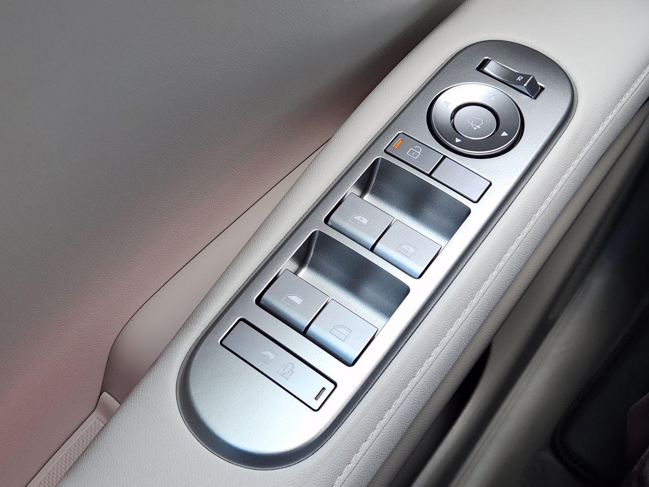 New 2027 Creamy White Pearl Hyundai Limited FWD image 22