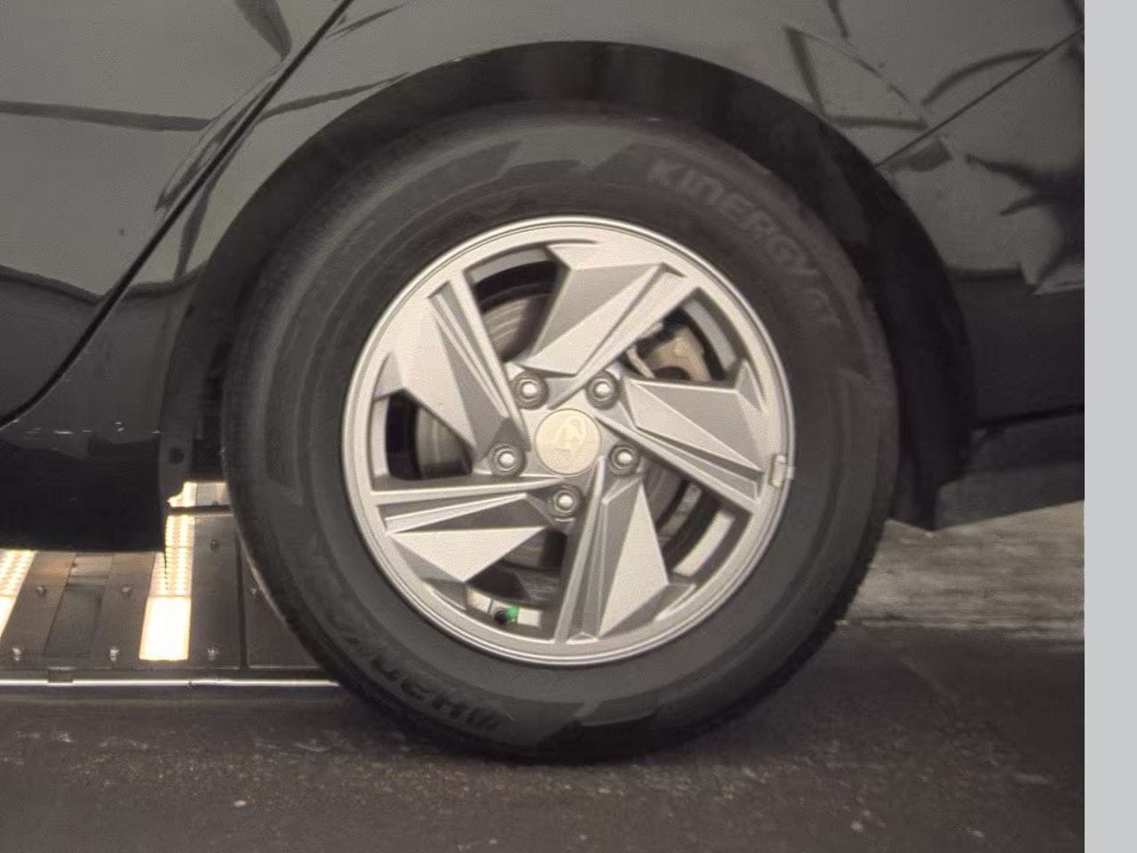 Used 2025 Abyss Black Hyundai SE image 9