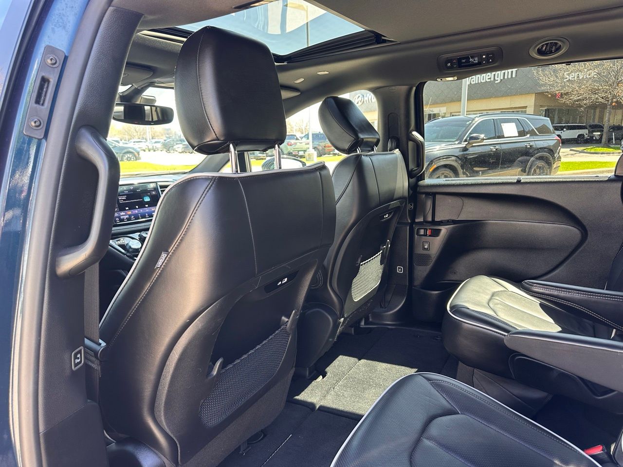 Used 2025 Fathom Blue Pearlcoat Chrysler Limited image 15