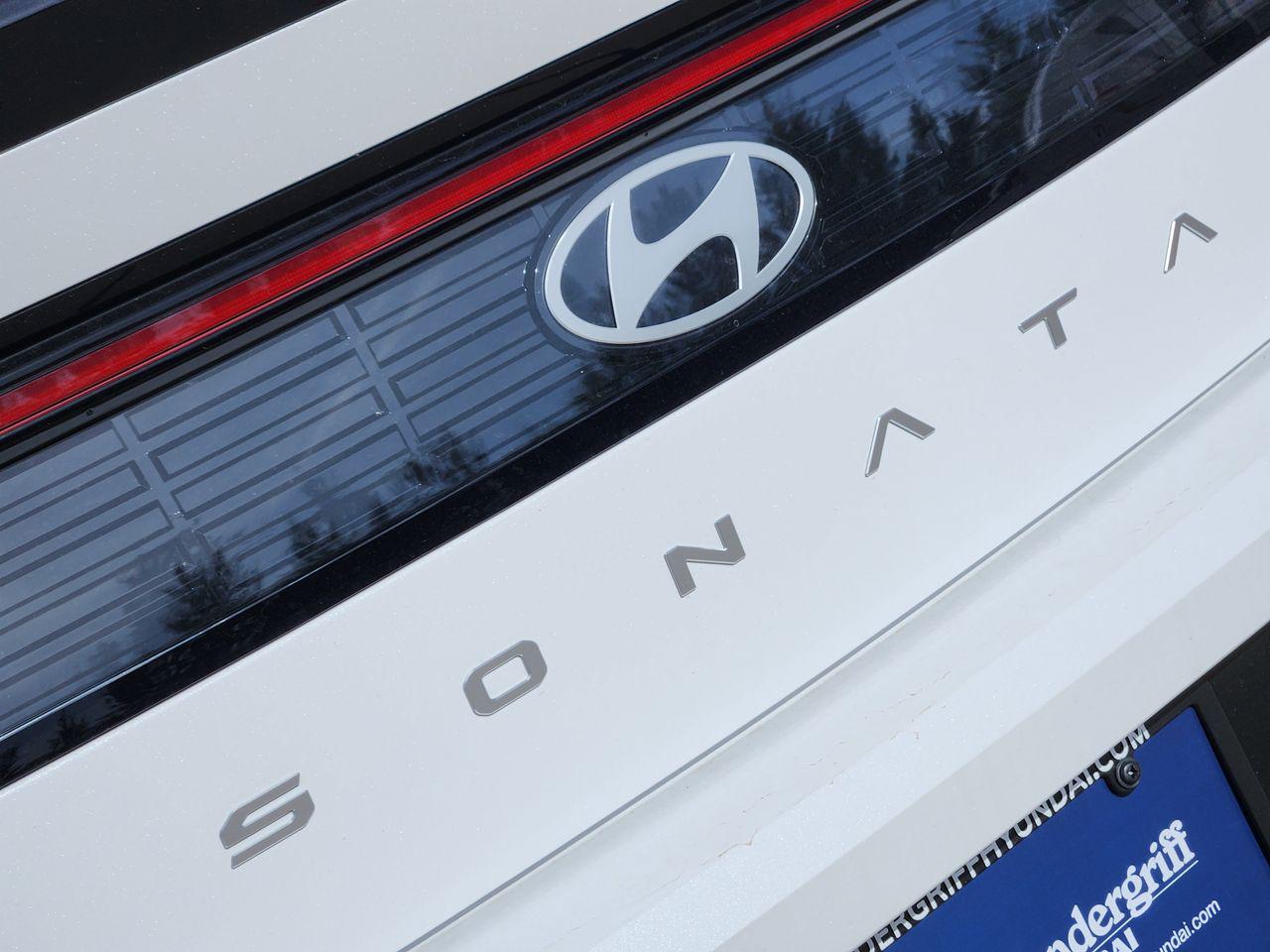 New 2026 Serenity White Hyundai SEL Sport image 8