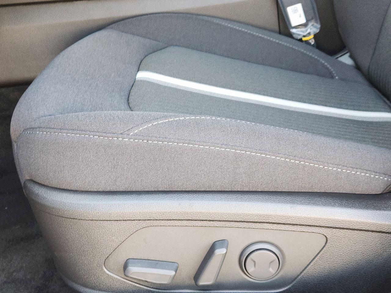 New 2026 T4A Silver Hyundai SEL Sport image 23