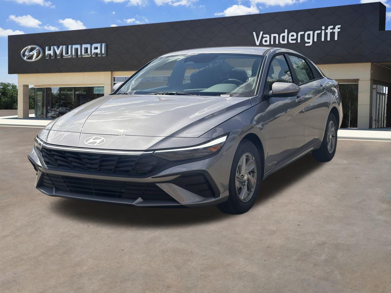 2025 Hyundai Elantra SE photo 2