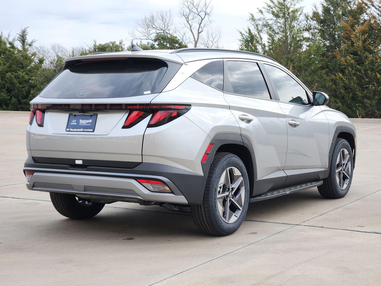 New 2026 R2T Silver Hyundai SEL FWD image 4