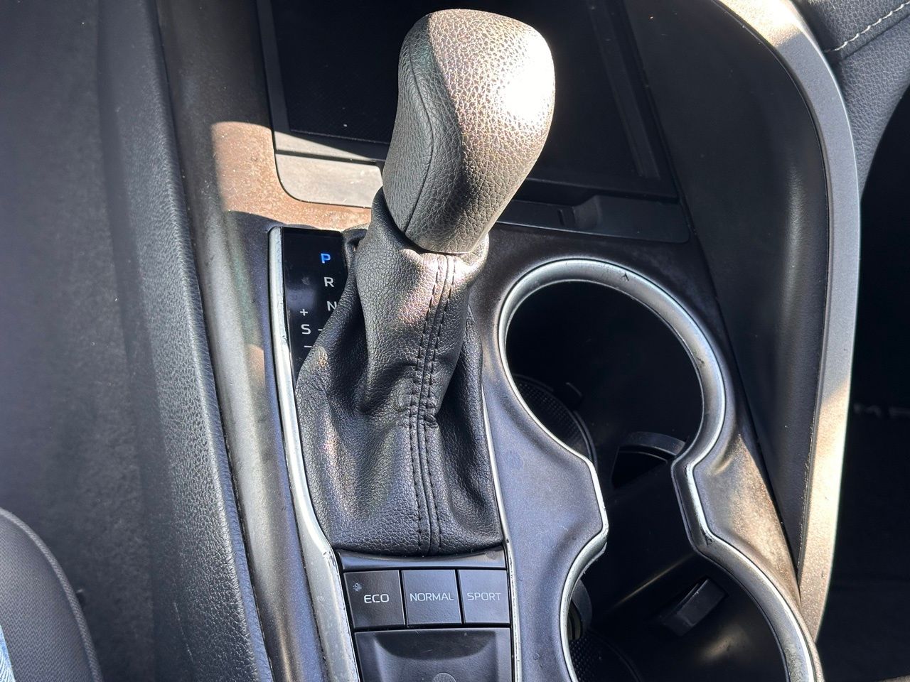 Used 2022 Predawn Gray Mica Toyota LE image 31