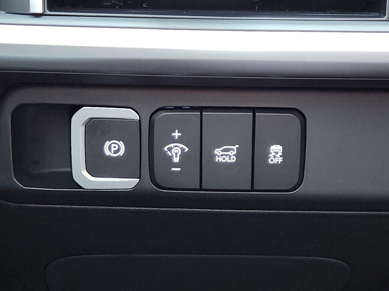 New 2026 W6H White Hyundai SEL FWD image 19