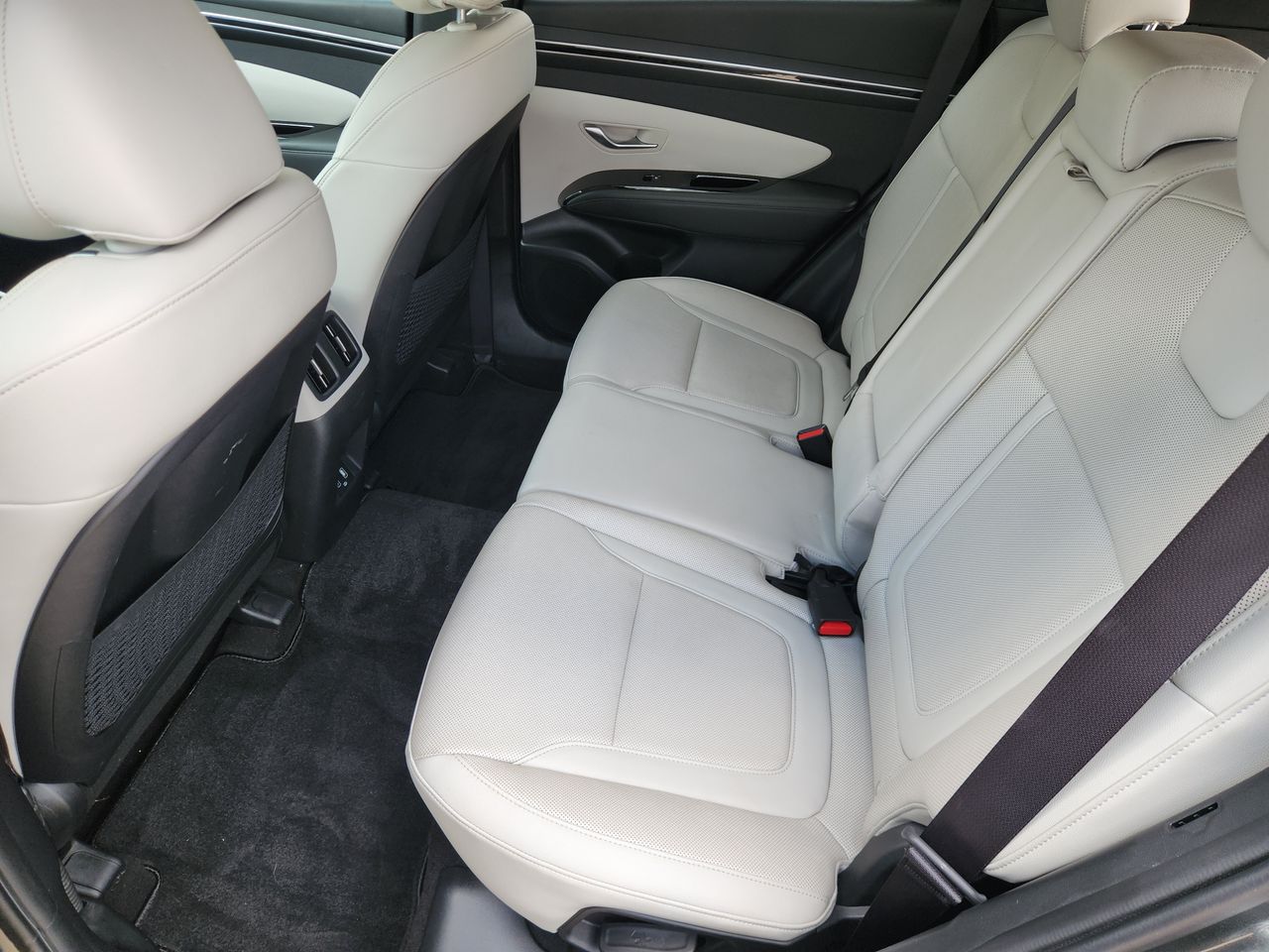 Used 2022 Amazon Gray Hyundai SEL image 28