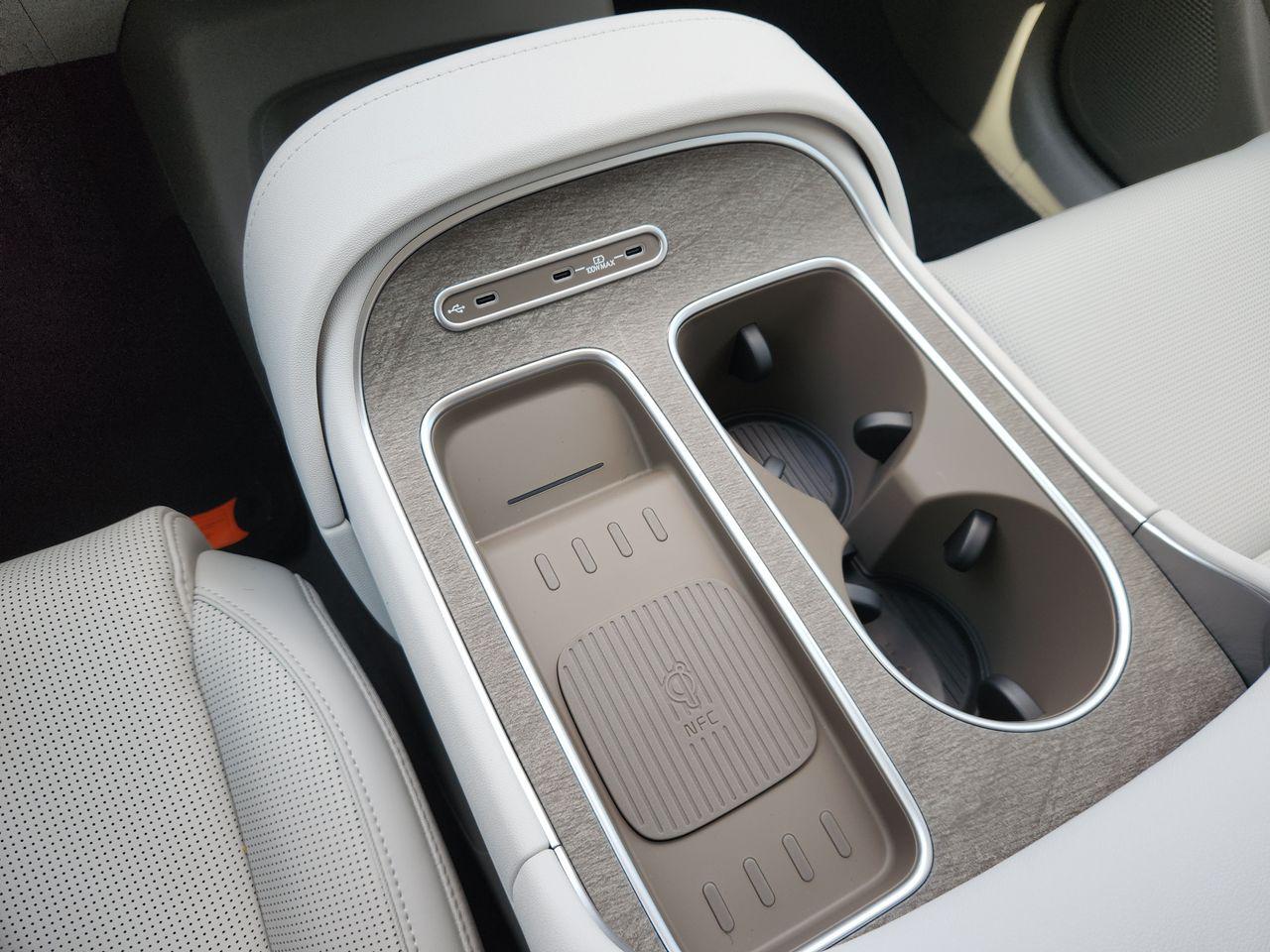 New 2027 Shimmering Silver Hyundai SEL Premium 7P image 19