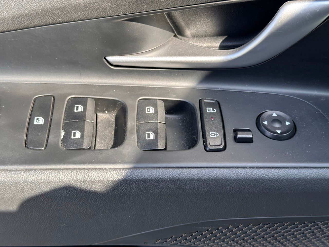 Used 2025 Fluid Metal Hyundai Blue image 29