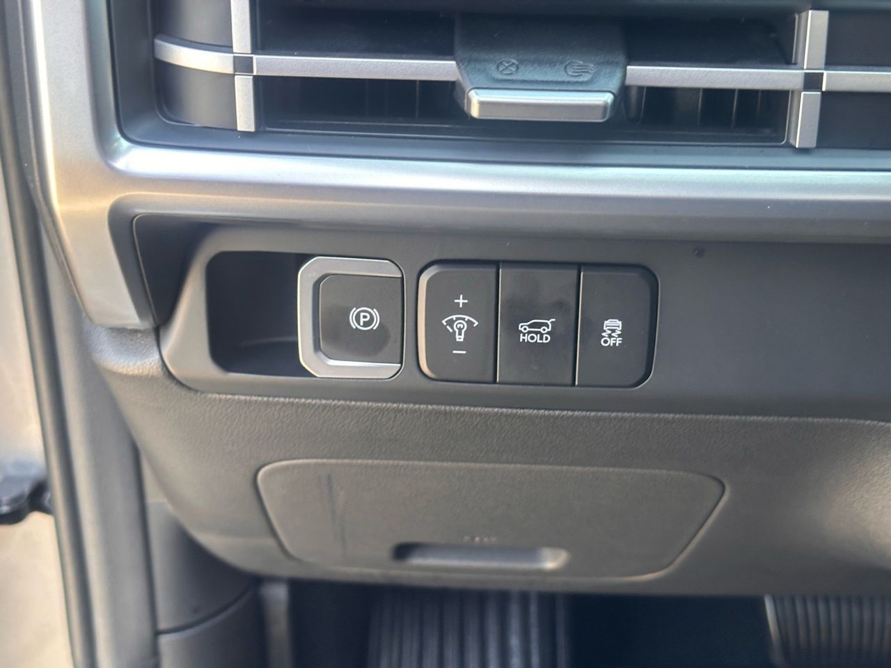 Used 2025 R2T Silver Hyundai SEL image 28