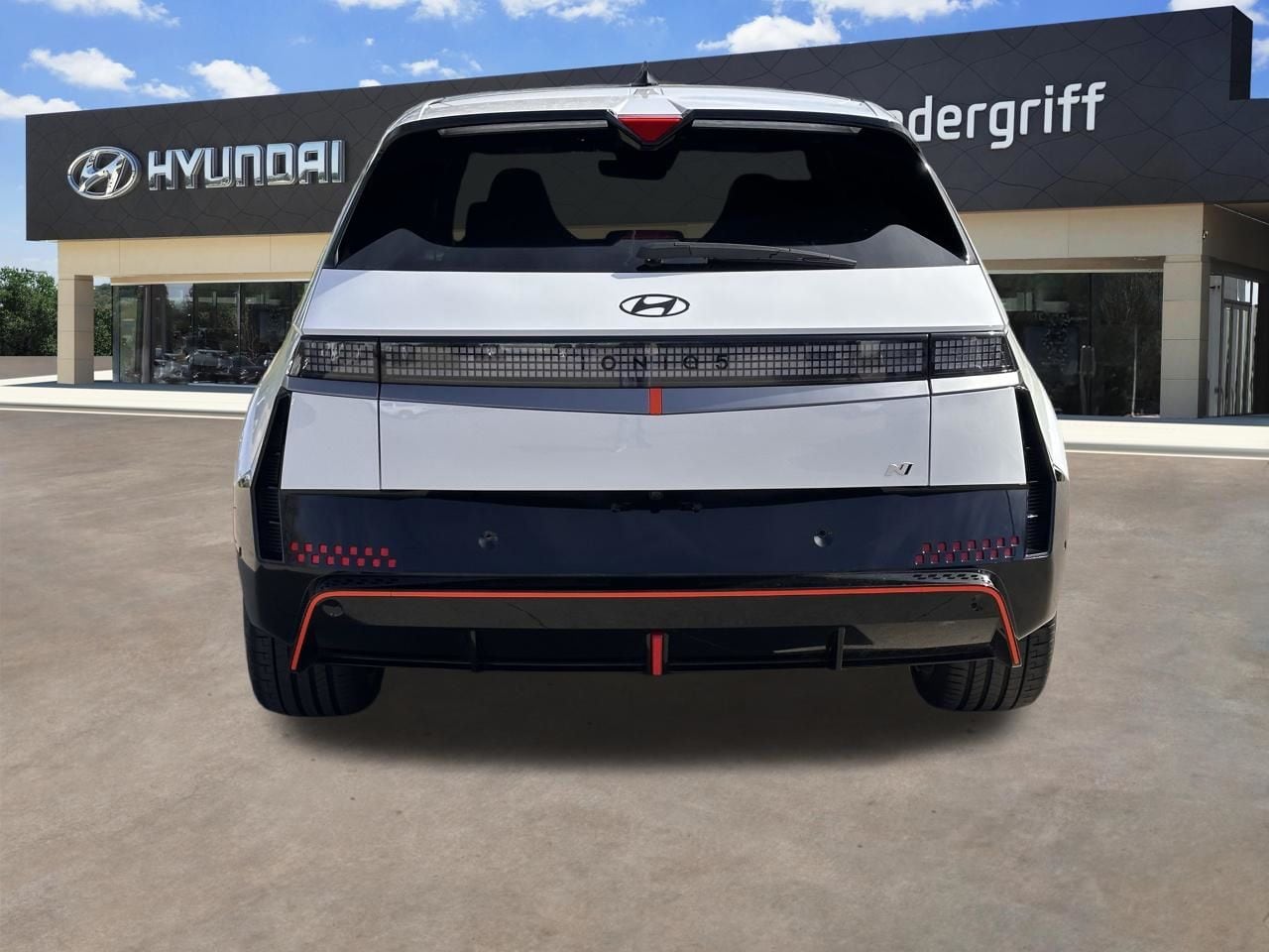 Used 2025 Atlas White Hyundai Base image 9