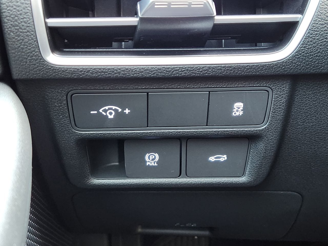 New 2026 T4A Silver Hyundai SEL Sport image 21