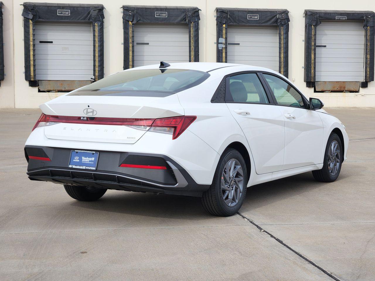 New 2026 W6H White Hyundai Blue image 4