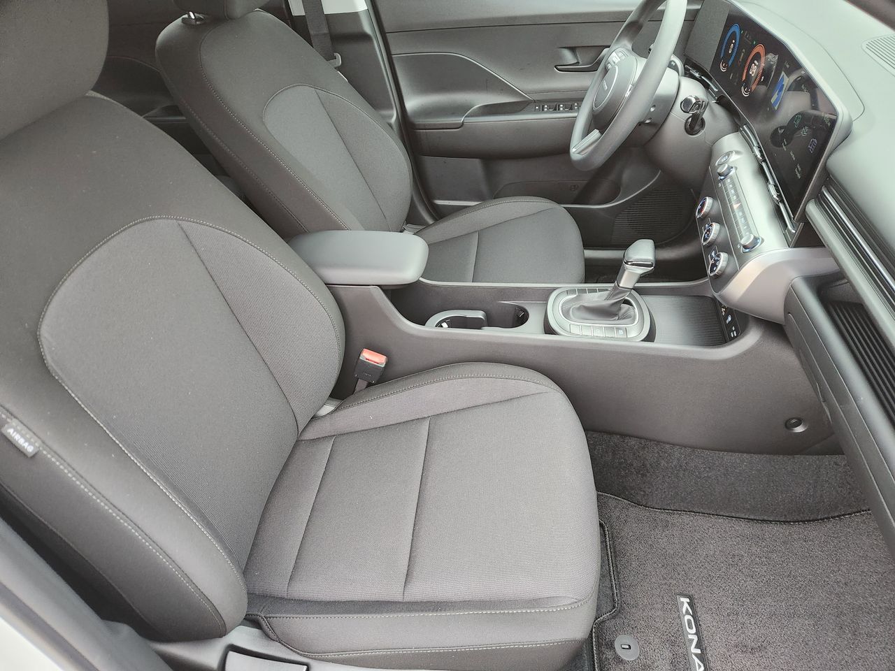 New 2026 SAW White Hyundai SE FWD image 10