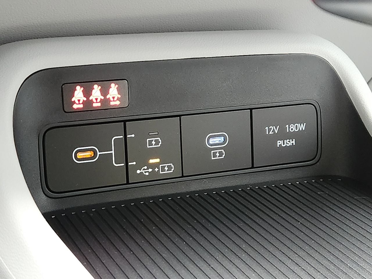 New 2026 SAW White Hyundai SE FWD image 19