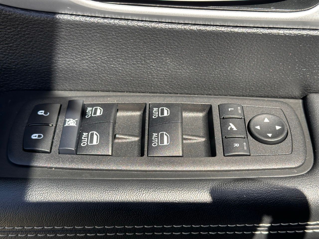 Used 2025 Fathom Blue Pearlcoat Chrysler Limited image 27