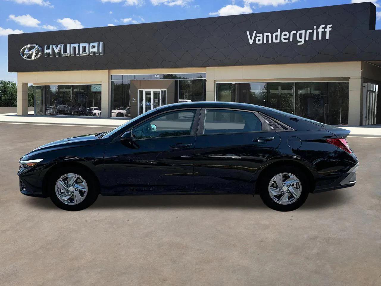 2025 Hyundai Elantra SE